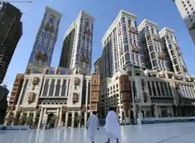 2026 umre sezonu için kabe'ye yürüme mesafesinde, modern mimarisiyle öne çıkan 5 yıldızlı jabal omar jumeirah otel.